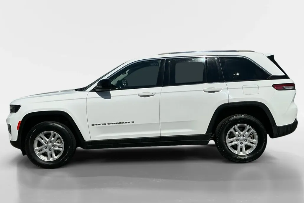 2023 Jeep Grand Cherokee Laredo photo 1