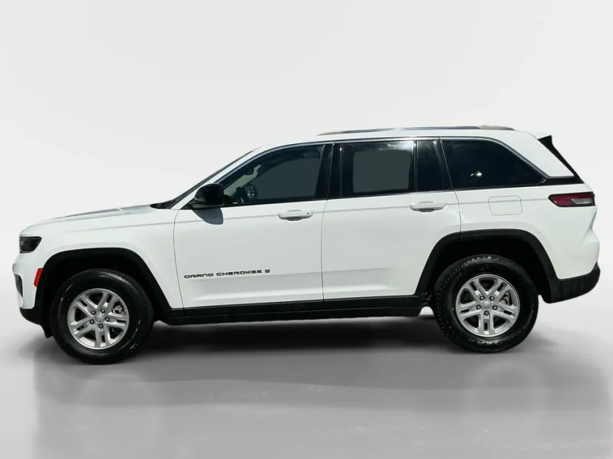 2023 Jeep Grand Cherokee Laredo photo 1