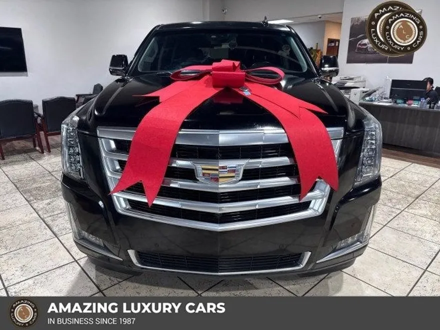 2015 Cadillac Escalade Luxury photo 1