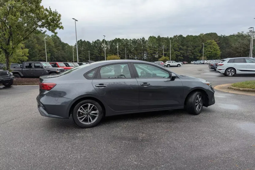 2024 Kia Forte LXS photo 1