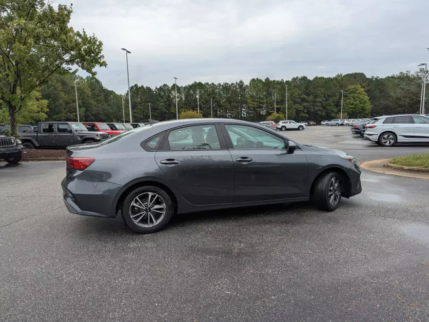 2024 Kia Forte LXS photo 1