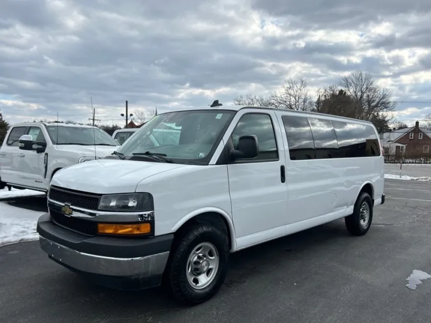 2021 Chevrolet Express 3500 LT Passenger photo 1