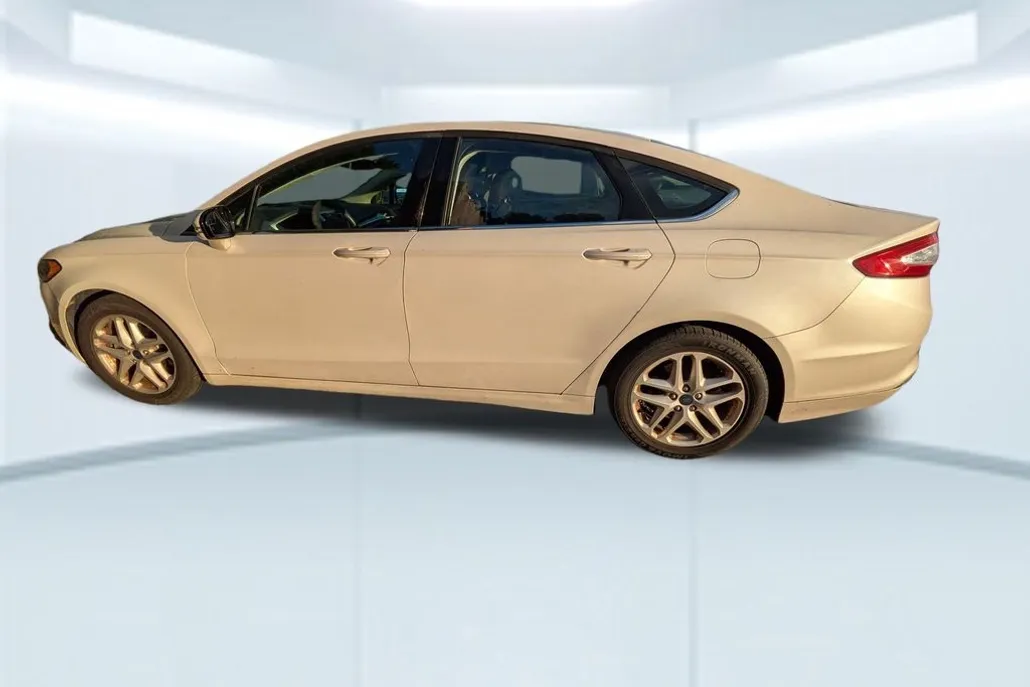 2014 Ford Fusion SE photo 1
