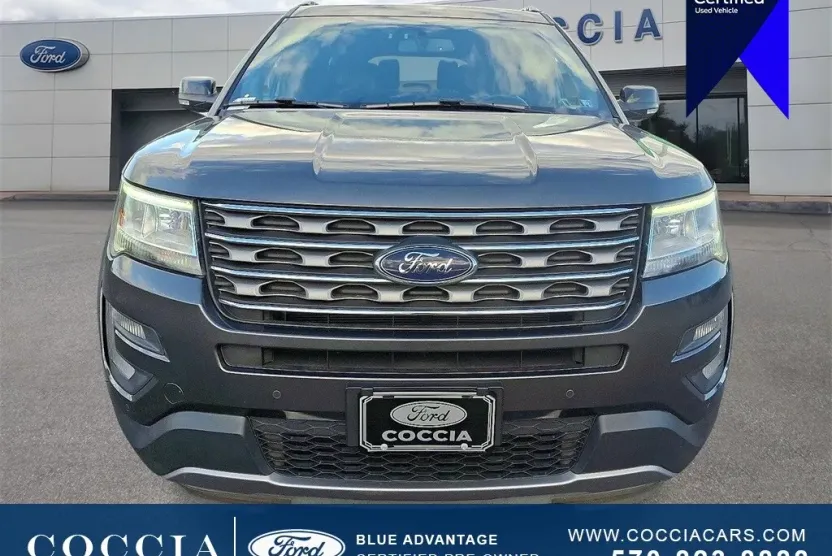 2017 Ford Explorer XLT photo 1