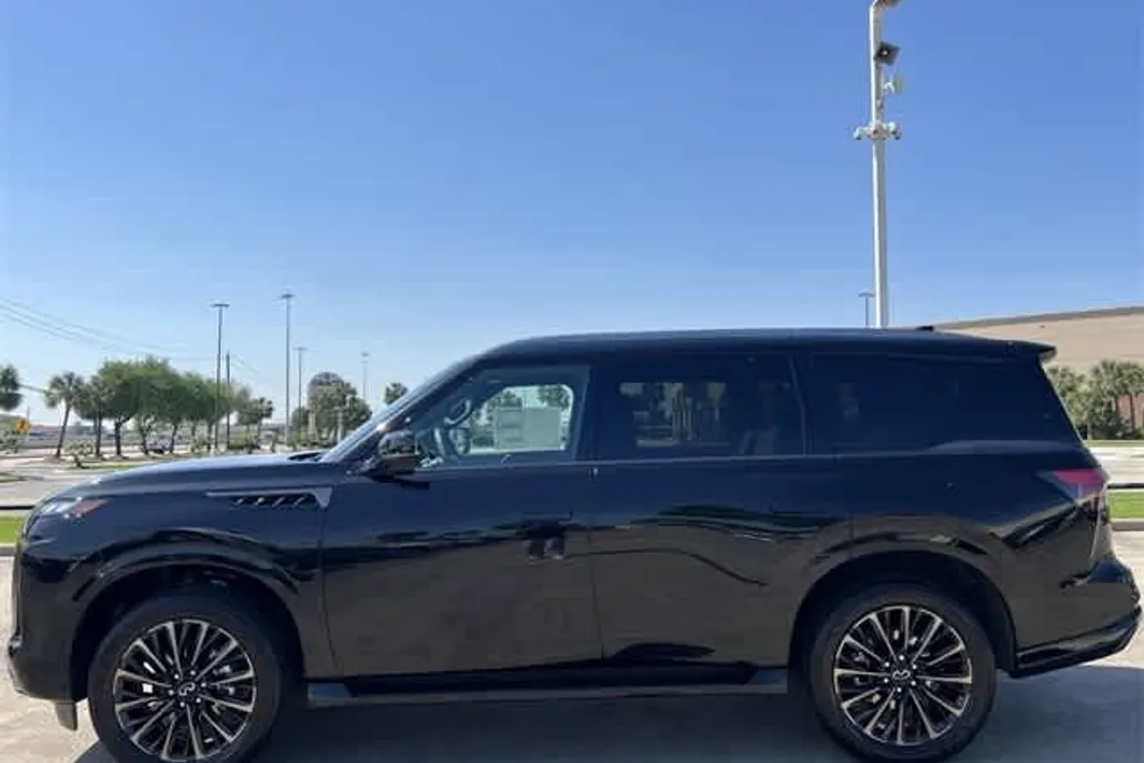 2025 Infiniti QX80 photo 1