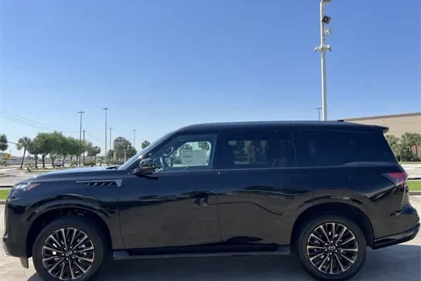 2025 Infiniti QX80 photo 1