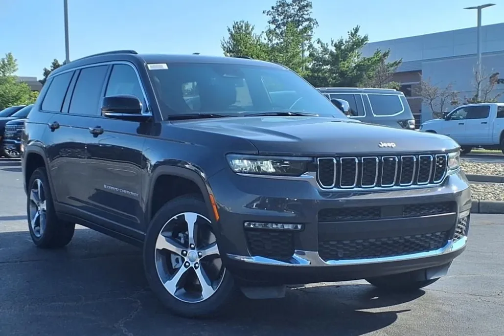 2025 Jeep Grand Cherokee Limited photo 1