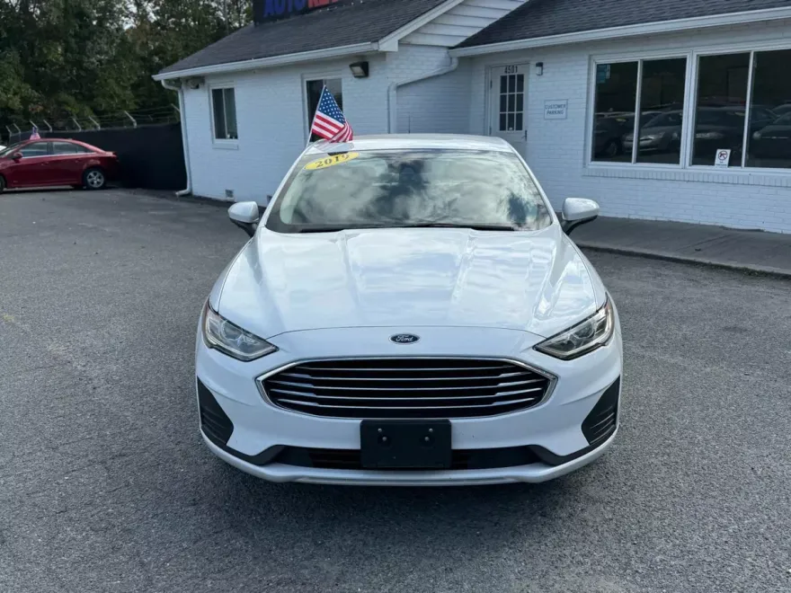 2019 Ford Fusion S photo 1