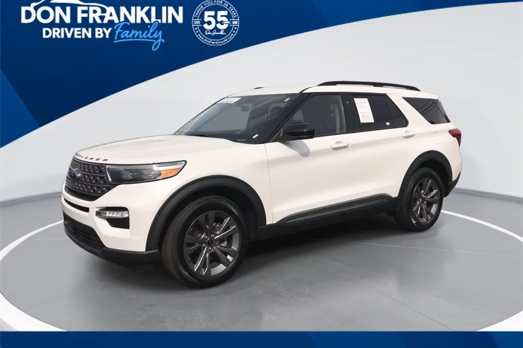2023 Ford Explorer XLT photo 1