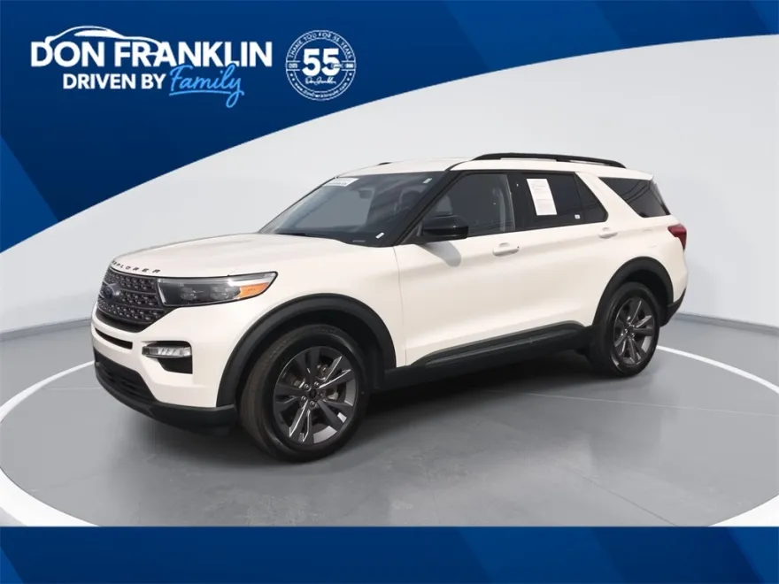 2023 Ford Explorer XLT photo 1
