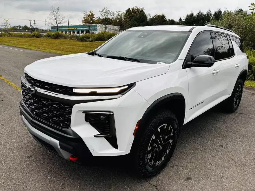 2024 Chevrolet Traverse Z71 photo 1
