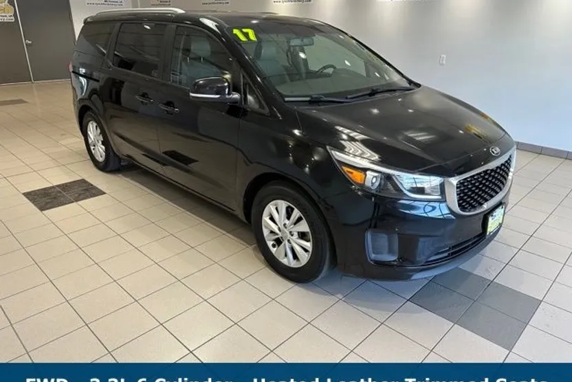 2017 Kia Sedona LX photo 1