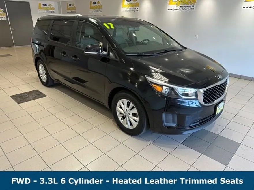 2017 Kia Sedona LX photo 1