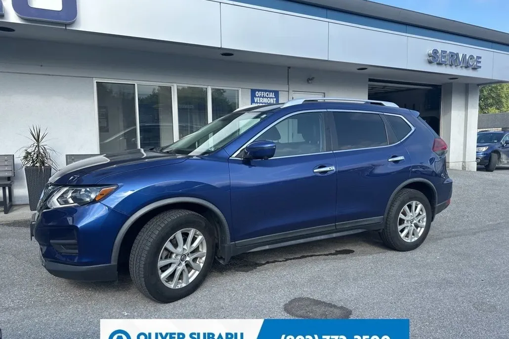 2018 Nissan Rogue SV photo 1