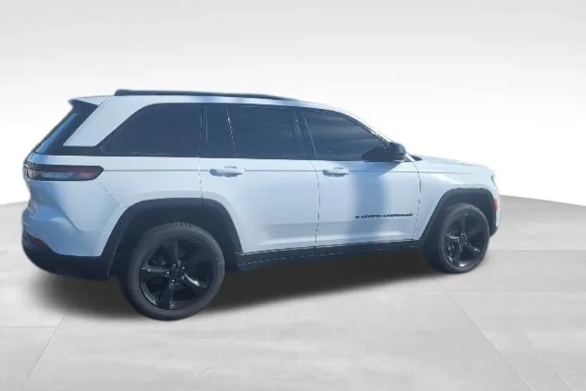 2022 Jeep Grand Cherokee Altitude photo 1