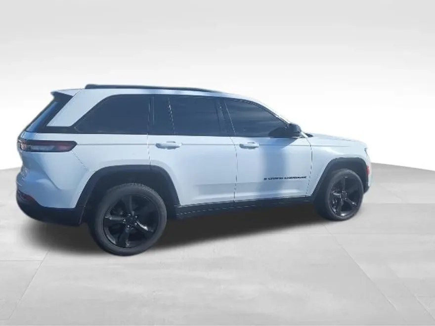 2022 Jeep Grand Cherokee Altitude photo 1