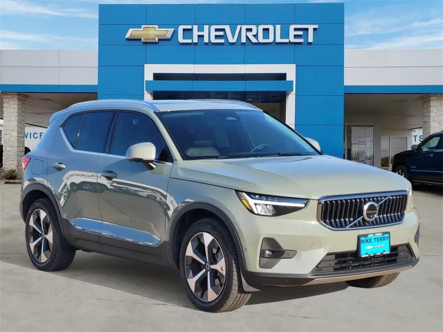 2023 Volvo XC40 Plus photo 1