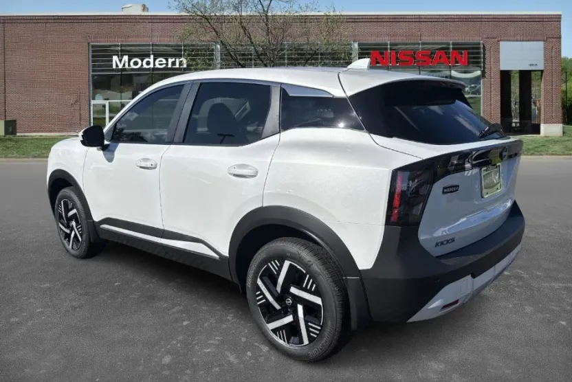2025 Nissan Kicks SV photo 1