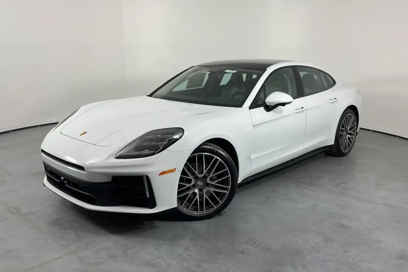2025 Porsche Panamera 4 photo 1