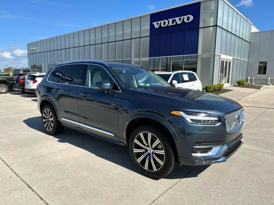 2025 Volvo XC90 Plus photo 1