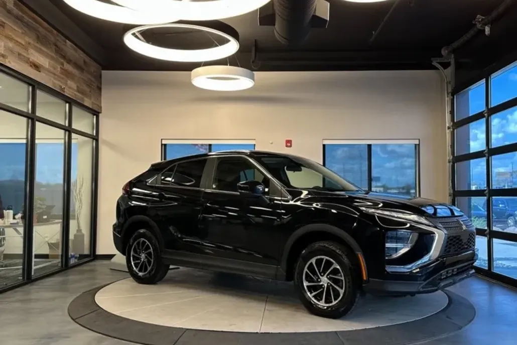 2022 Mitsubishi Eclipse Cross ES photo 1