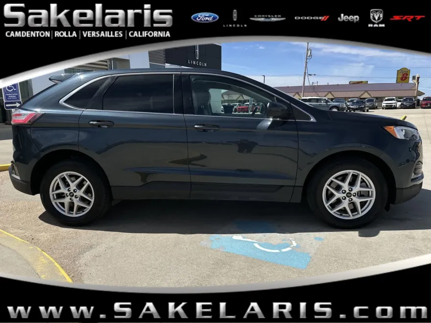 2023 Ford Edge Titanium photo 1