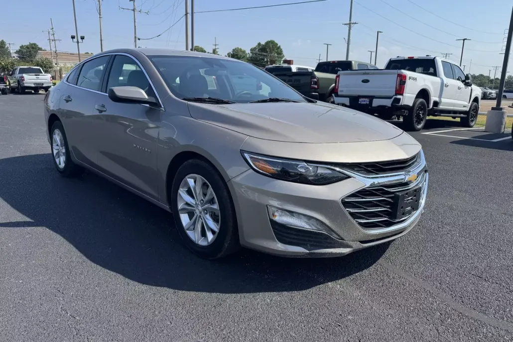 2024 Chevrolet Malibu 1LT photo 1