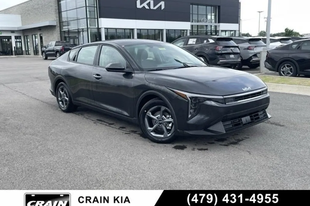 2025 Kia K4 LXS photo 1