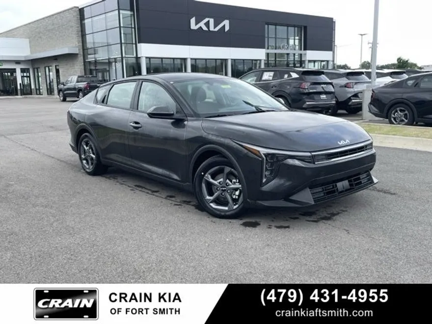2025 Kia K4 LXS photo 1