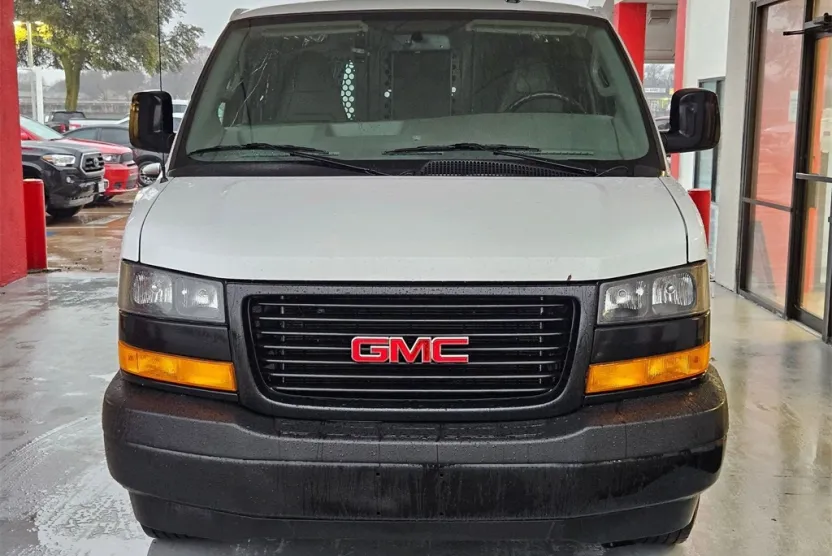 2023 Gmc Savana 3500 Cargo photo 1