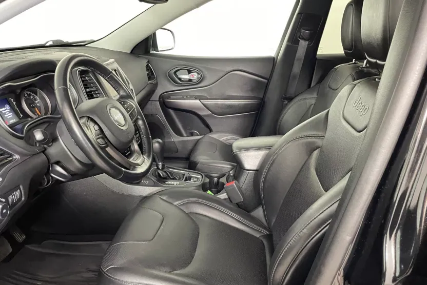 2021 Jeep Cherokee Latitude Lux photo 1