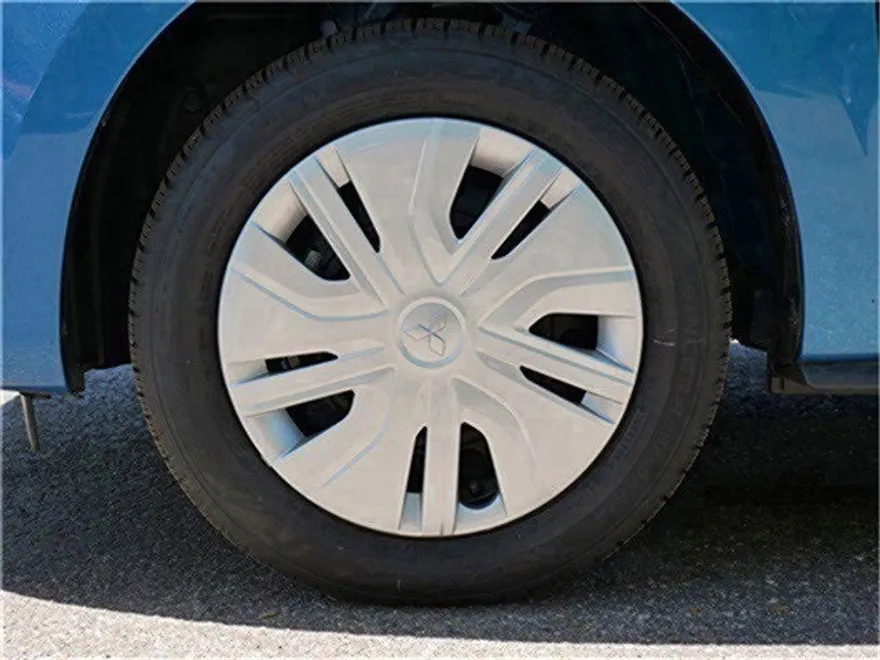 2024 Mitsubishi Mirage G4 ES photo 1