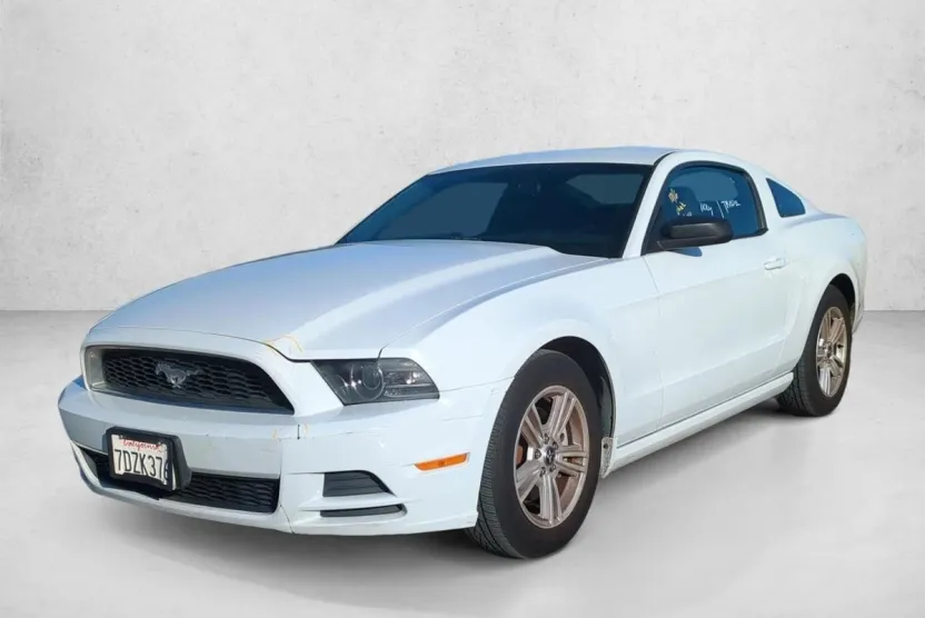 2014 Ford Mustang V6 photo 1