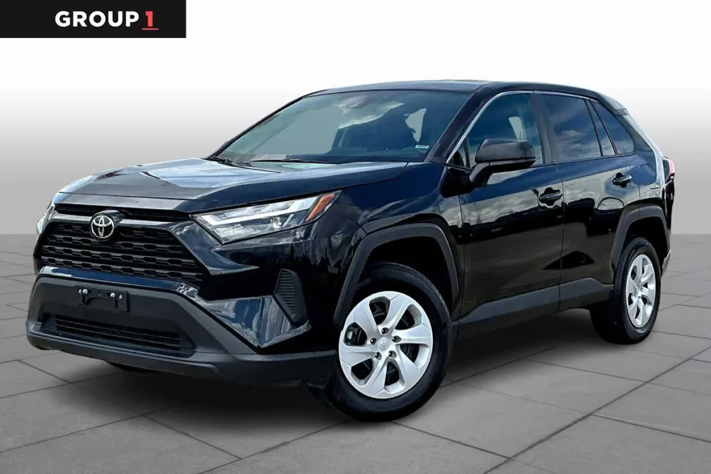 2024 Toyota RAV4 LE photo 1