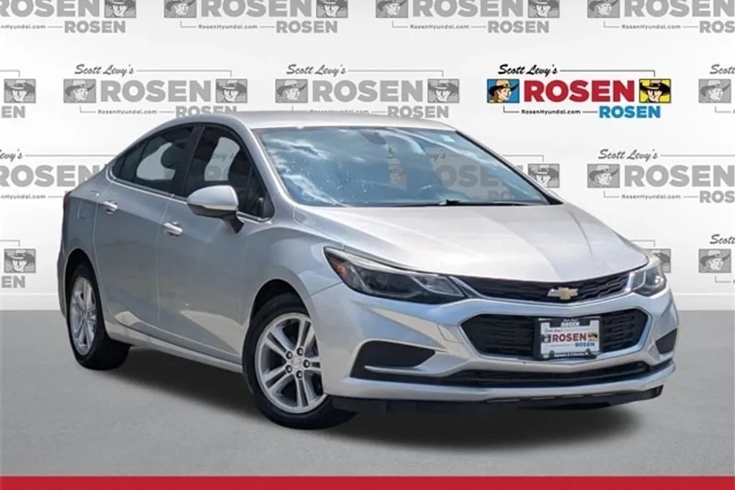 2018 Chevrolet Cruze LT photo 1