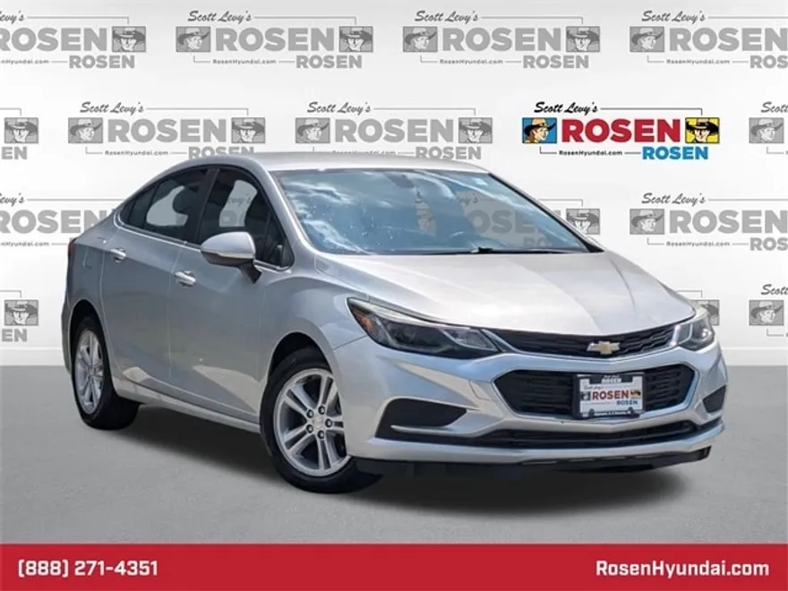 2018 Chevrolet Cruze LT photo 1