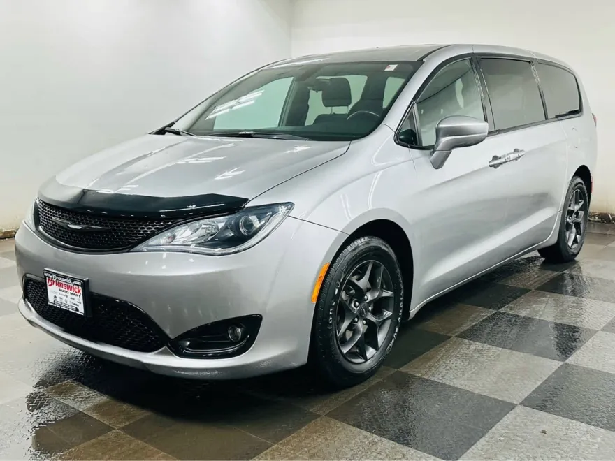 2018 Chrysler Pacifica Touring Plus photo 1