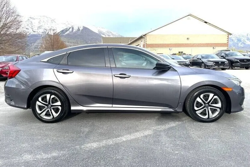 2017 Honda Civic LX photo 1