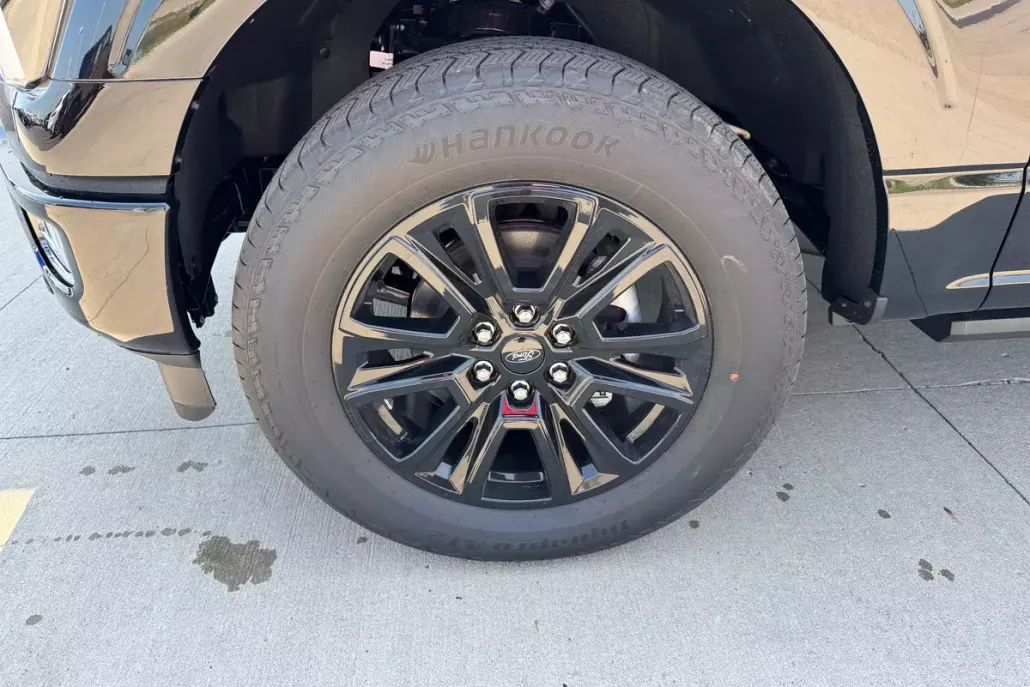 2025 Ford F-150 Platinum photo 1