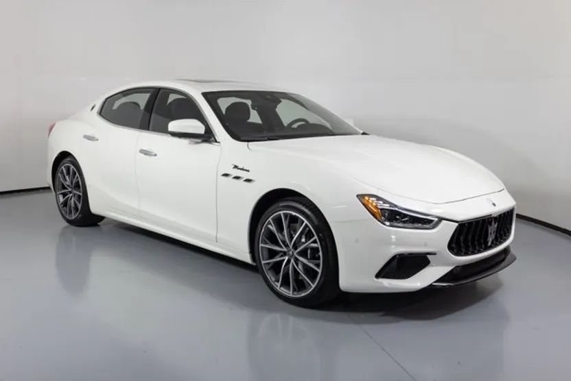 2023 Maserati Ghibli Modena photo 1