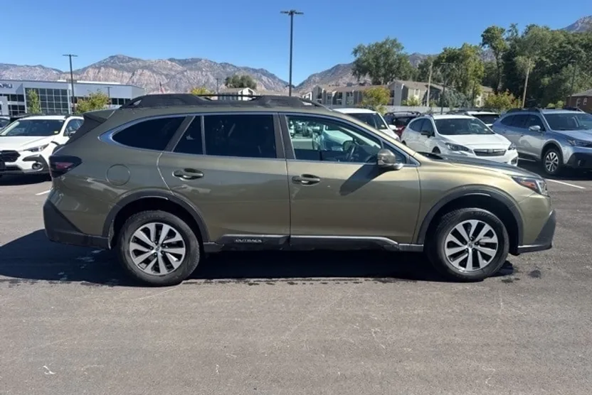 2021 Subaru Outback Premium photo 1