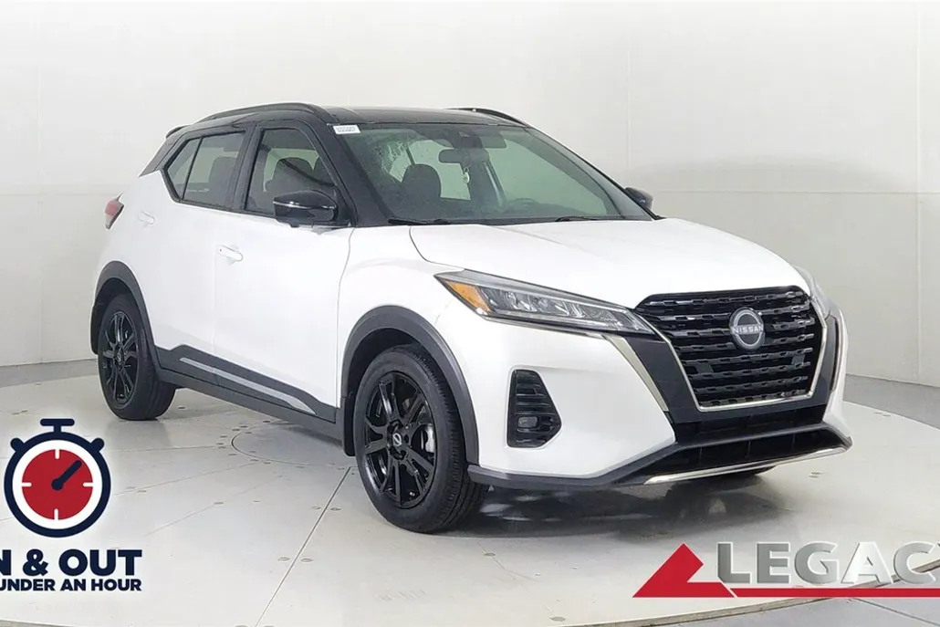 2024 Nissan Kicks SR photo 1