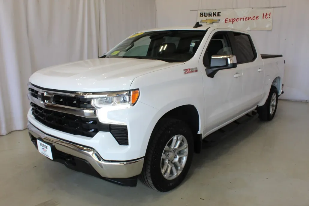 2023 Chevrolet Silverado 1500 LT photo 1