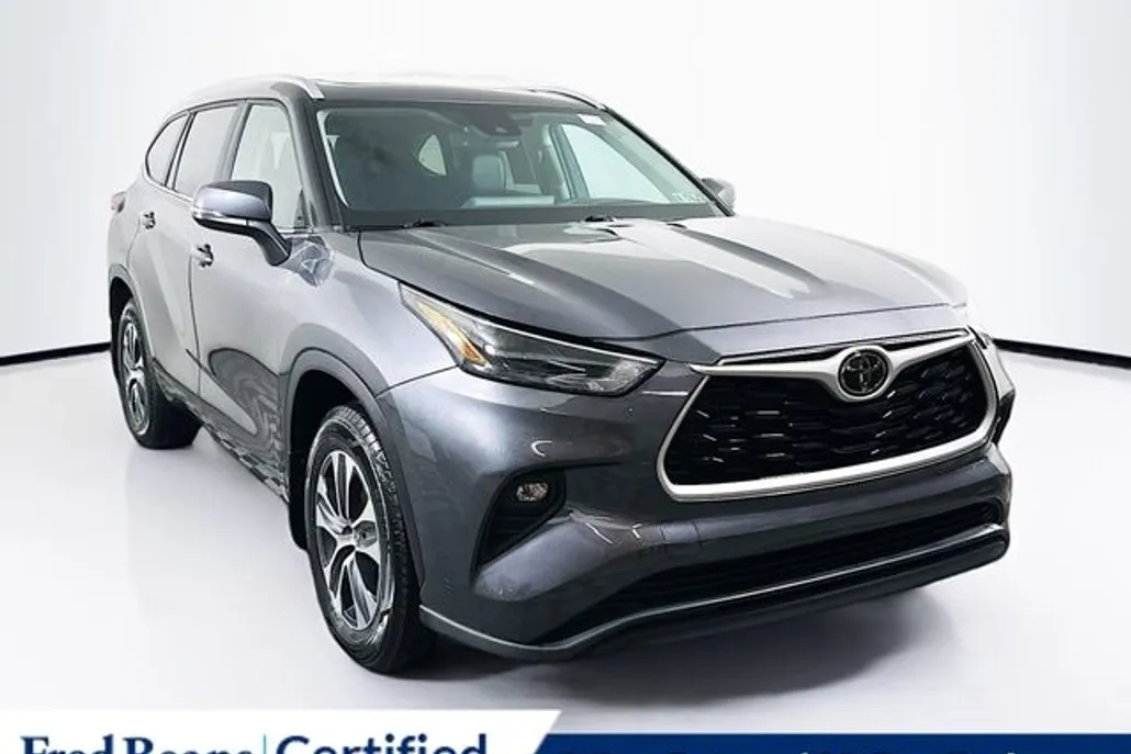2023 Toyota Highlander L photo 1