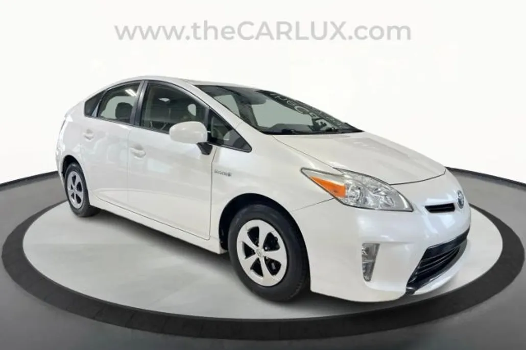 2013 Toyota Prius Four photo 1