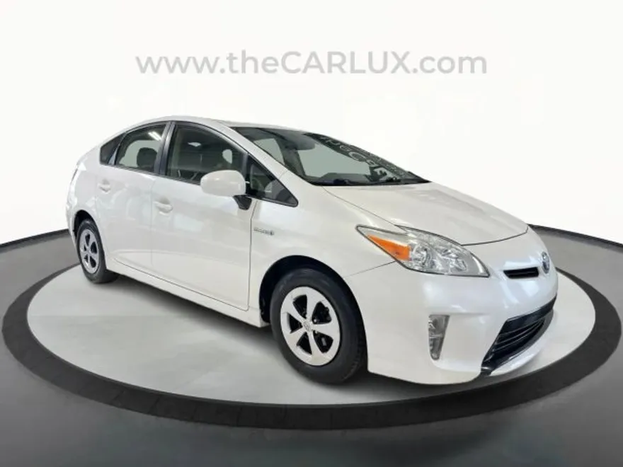 2013 Toyota Prius Four photo 1