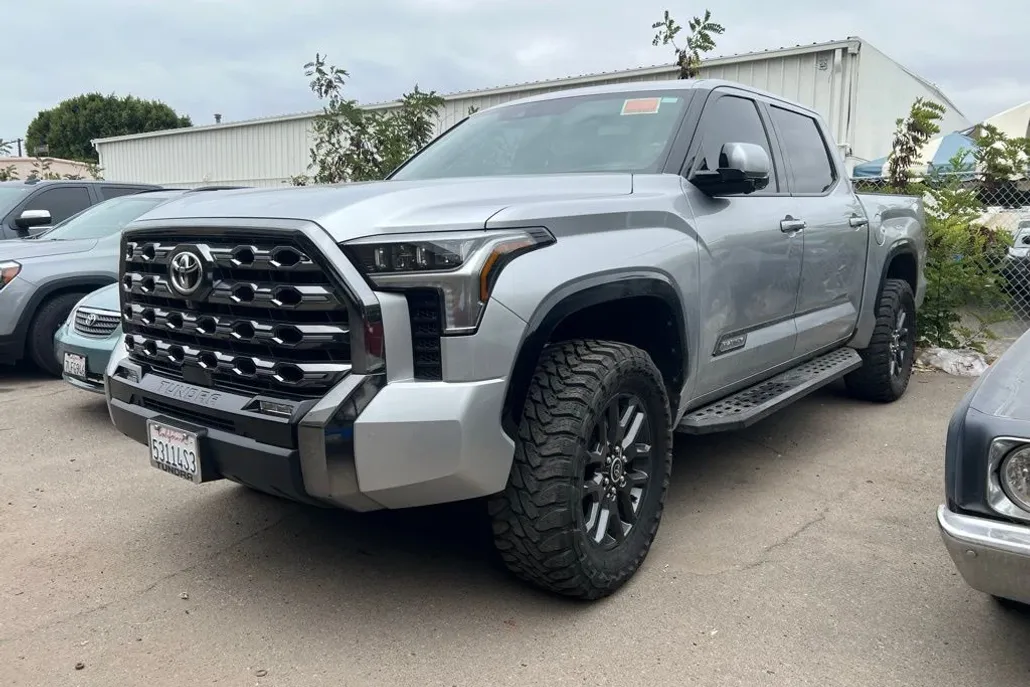 2023 Toyota Tundra Platinum photo 1