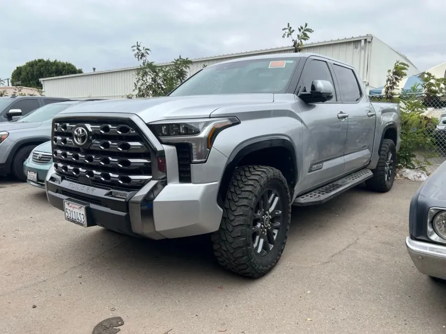 2023 Toyota Tundra Platinum photo 1