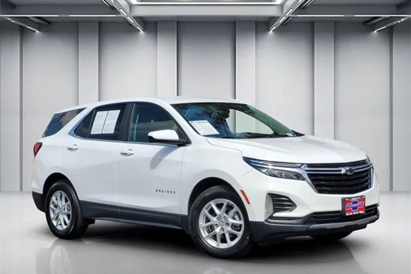 2022 Chevrolet Equinox LT photo 1