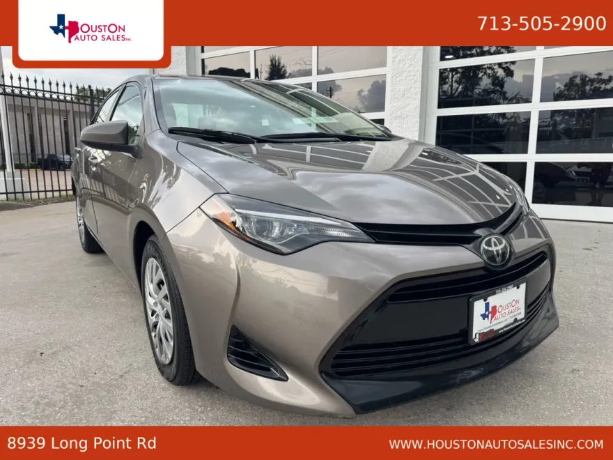 2019 Toyota Corolla LE photo 1